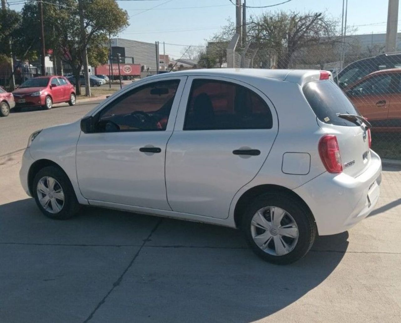 Nissan March Usado Financiado en Córdoba, deRuedas