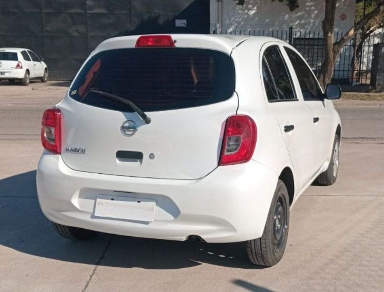 Nissan March Usado Financiado en Córdoba, deRuedas