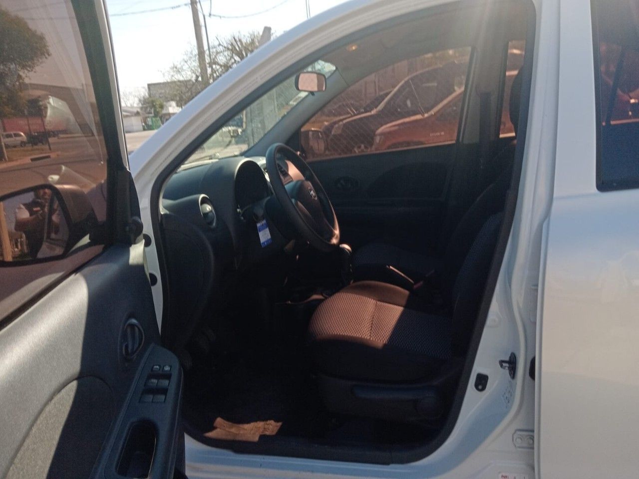 Nissan March Usado Financiado en Córdoba, deRuedas