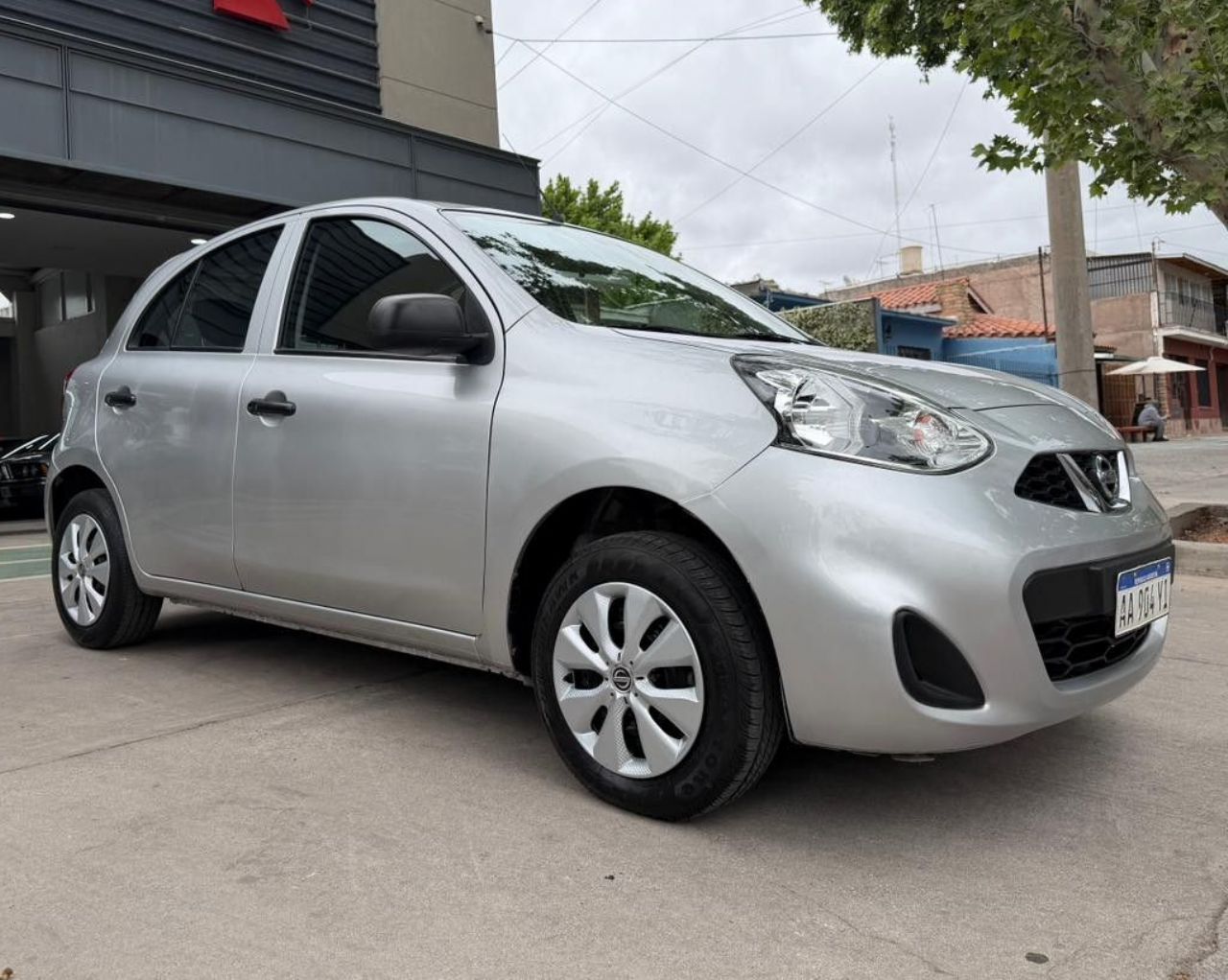 Nissan March Usado Financiado en Mendoza, deRuedas