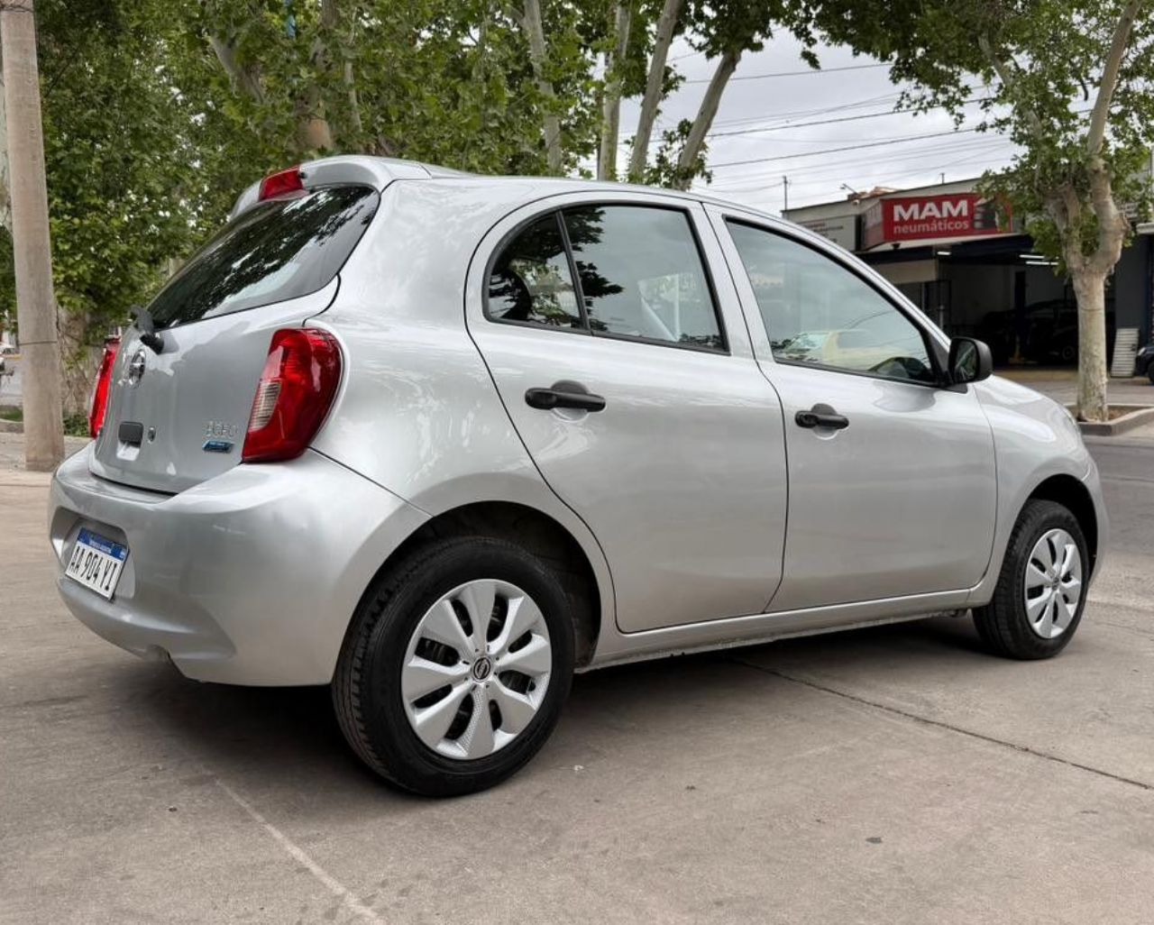 Nissan March Usado Financiado en Mendoza, deRuedas