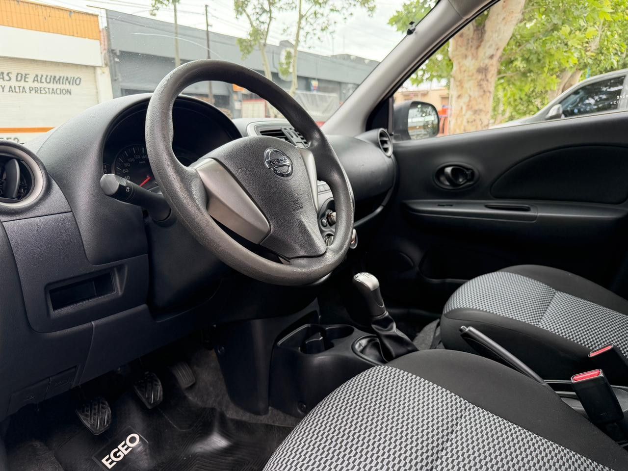 Nissan March Usado Financiado en Mendoza, deRuedas