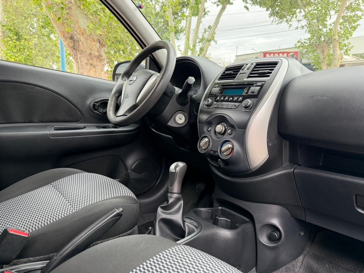 Nissan March Usado Financiado en Mendoza, deRuedas