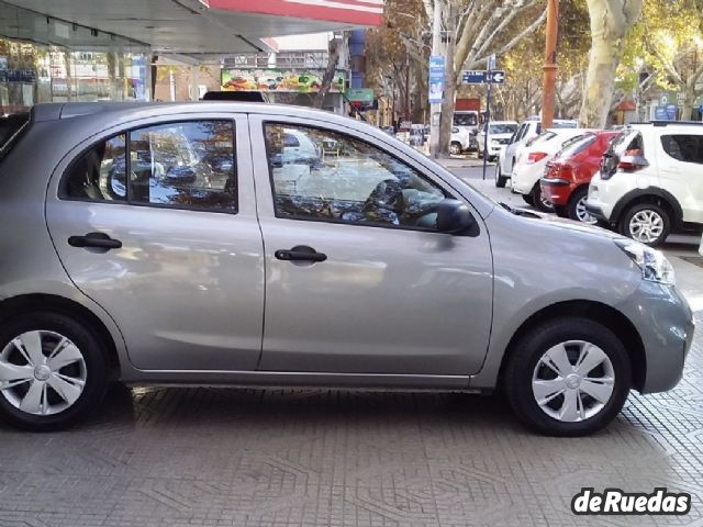 Nissan March Usado en Mendoza, deRuedas