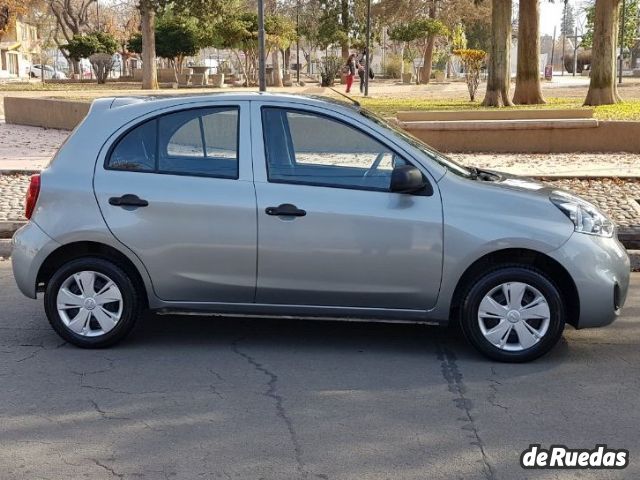 Nissan March Usado en Mendoza, deRuedas