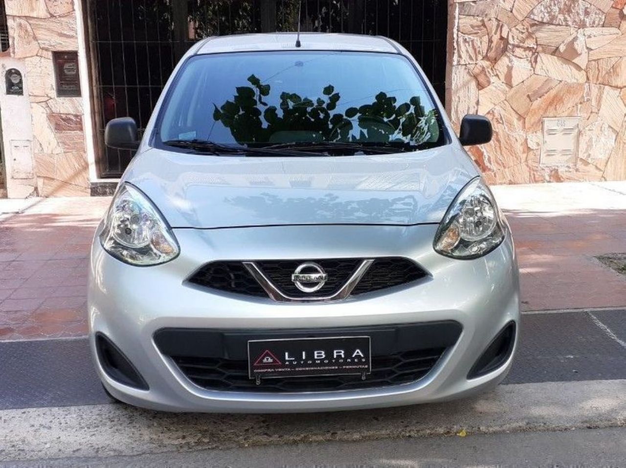 Nissan March Usado en Mendoza, deRuedas