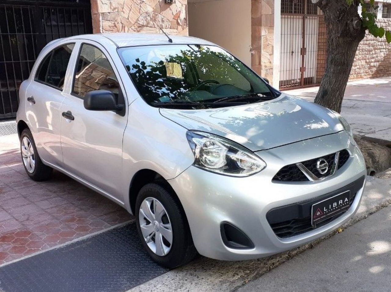 Nissan March Usado en Mendoza, deRuedas