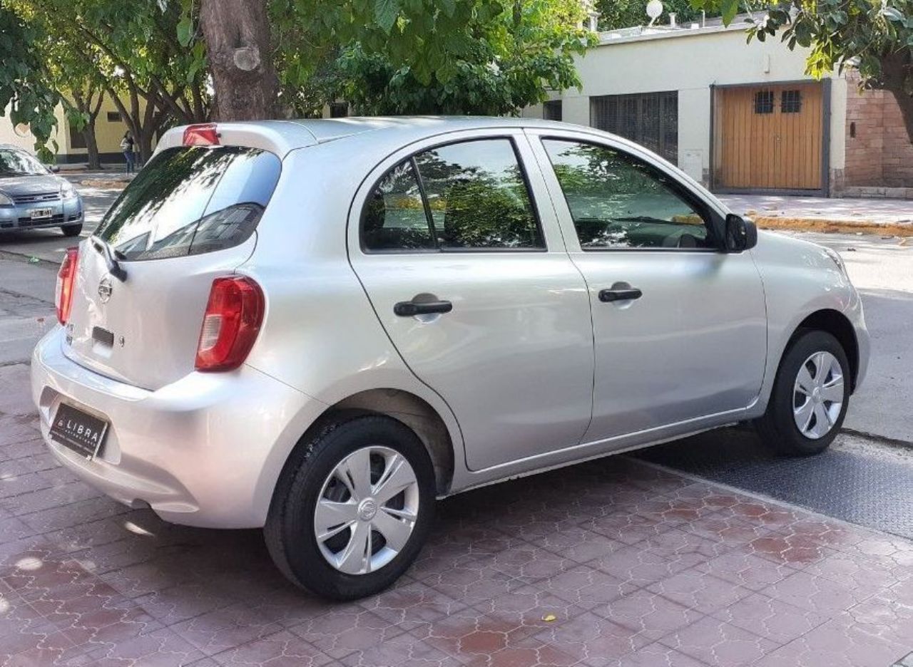 Nissan March Usado en Mendoza, deRuedas