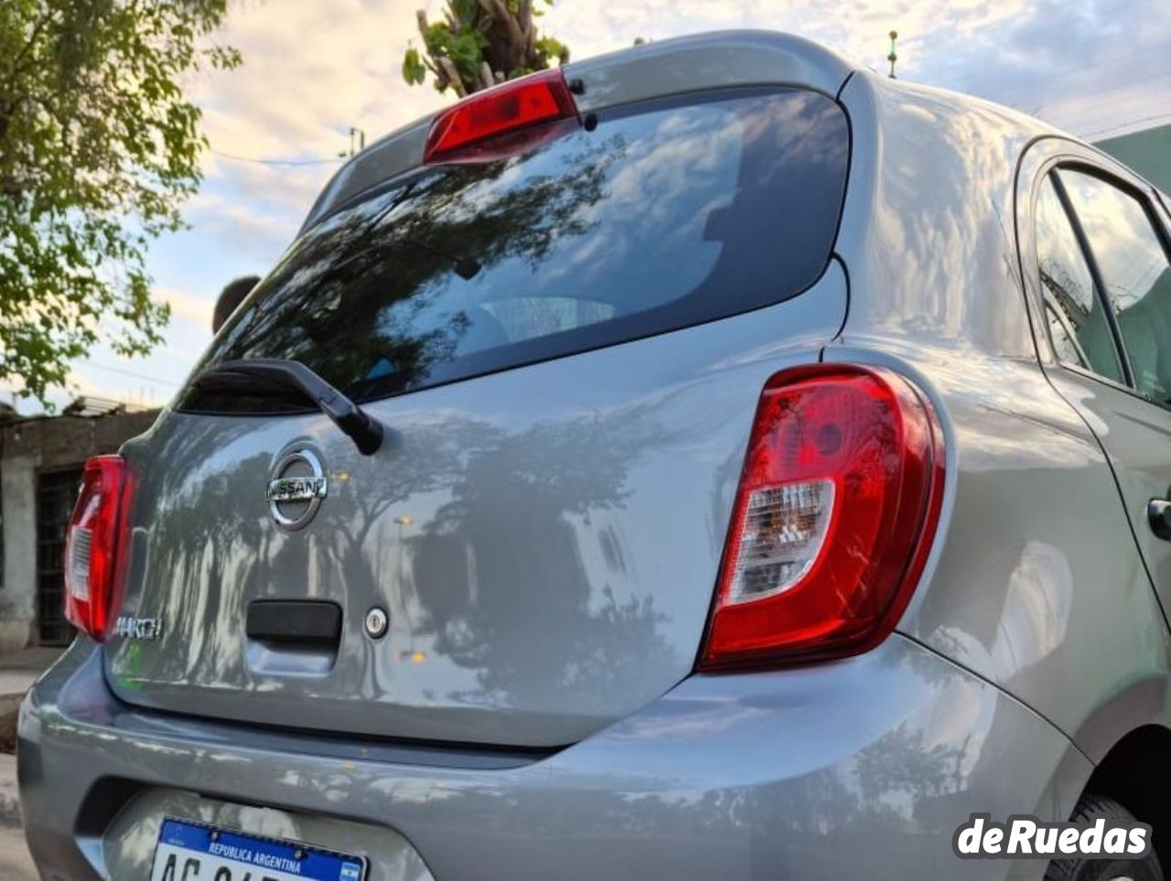 Nissan March Usado en Mendoza, deRuedas