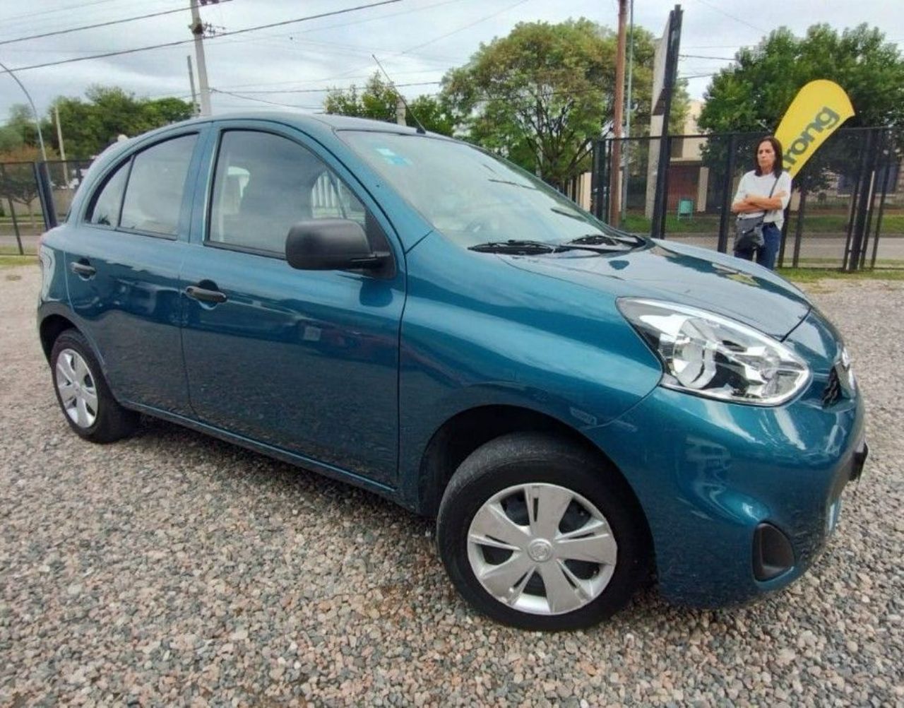 Nissan March Usado en Córdoba, deRuedas