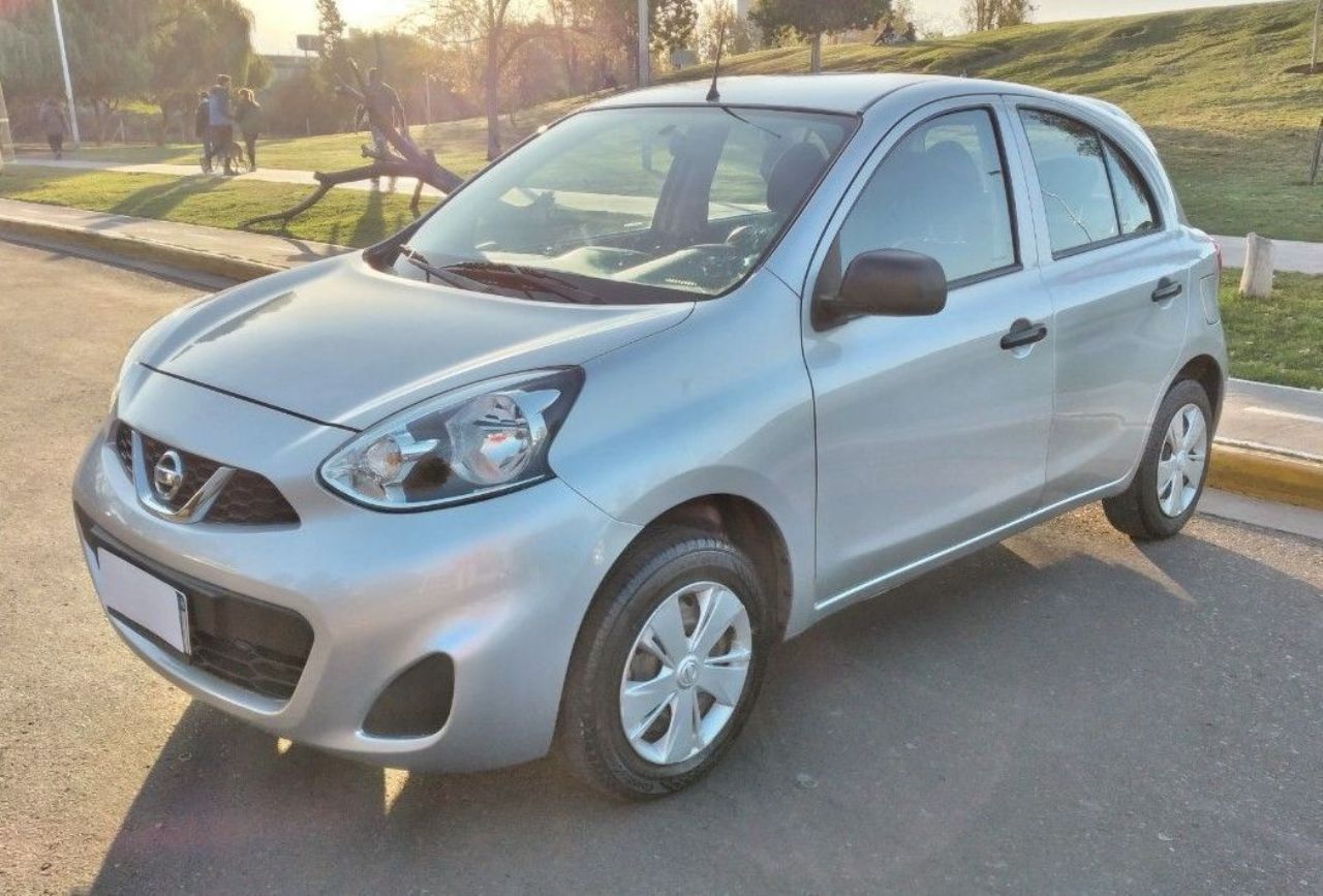 Nissan March Usado en Mendoza, deRuedas