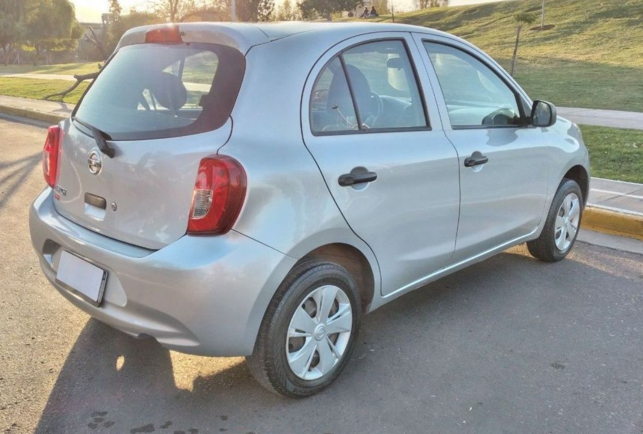 Nissan March Usado en Mendoza, deRuedas