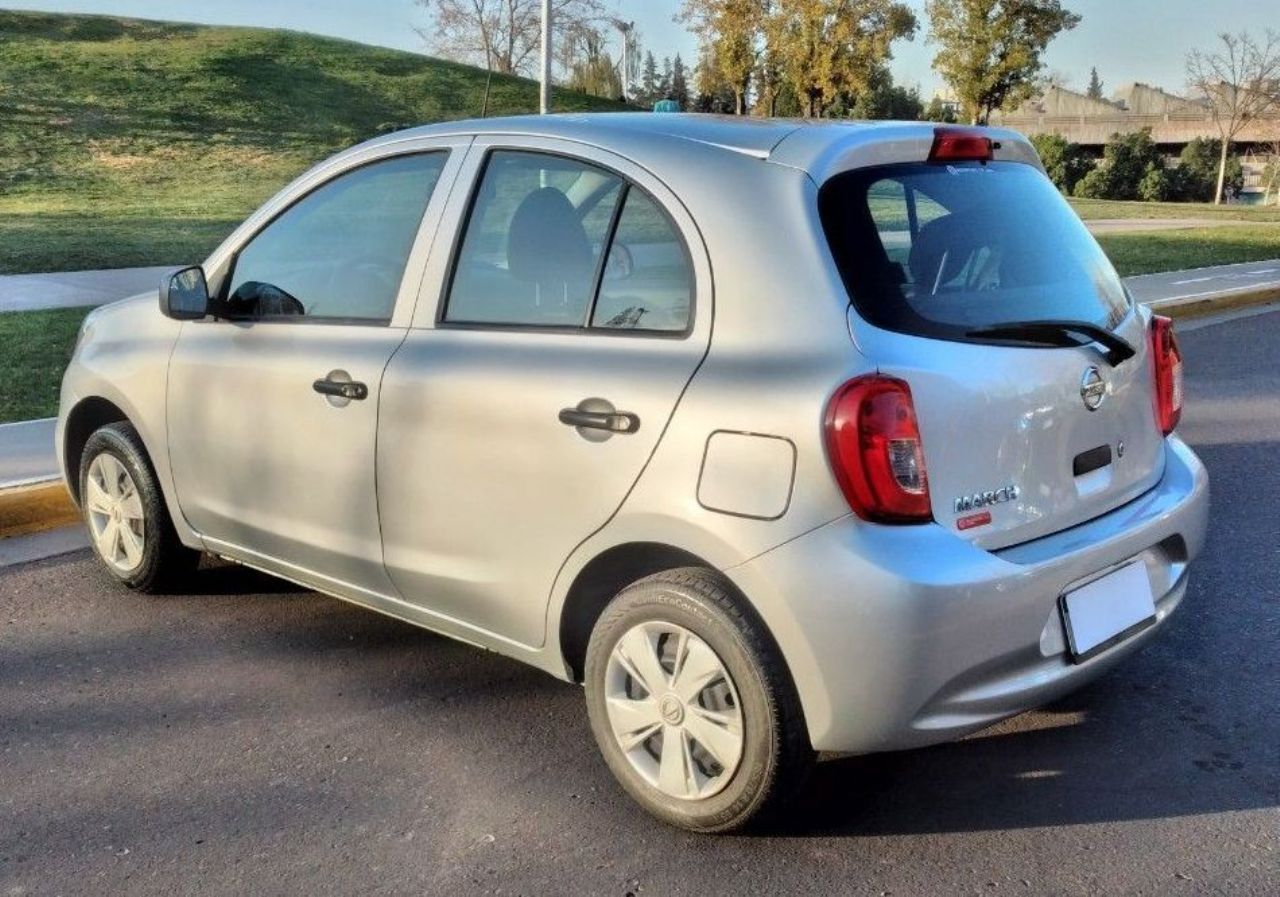 Nissan March Usado en Mendoza, deRuedas