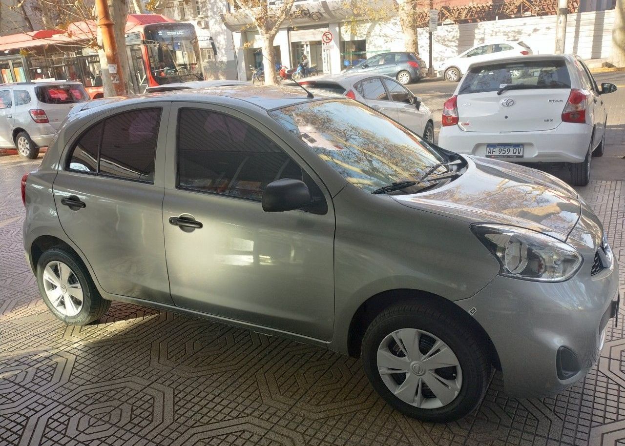 Nissan March Usado en Mendoza, deRuedas