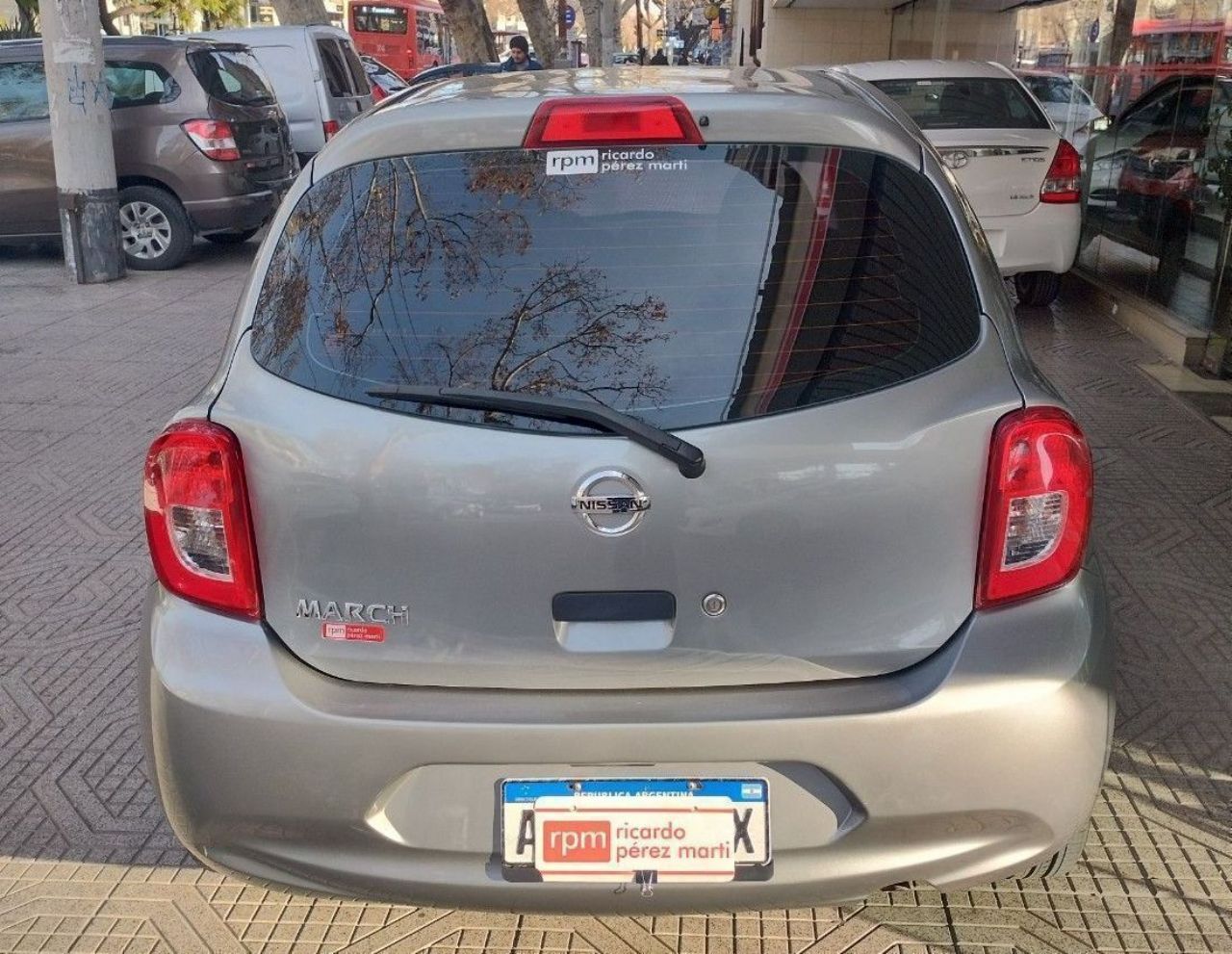 Nissan March Usado en Mendoza, deRuedas