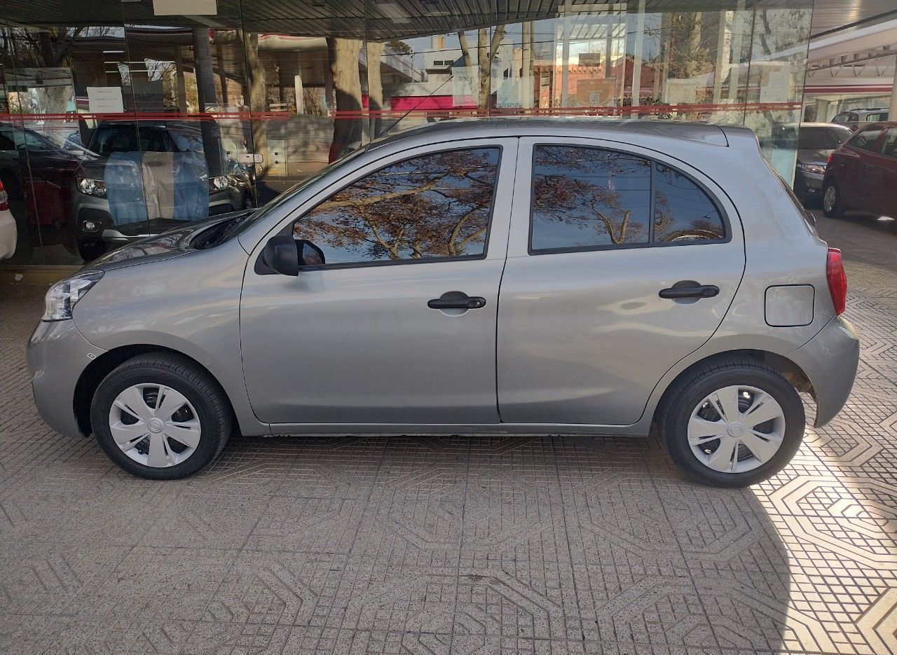 Nissan March Usado en Mendoza, deRuedas