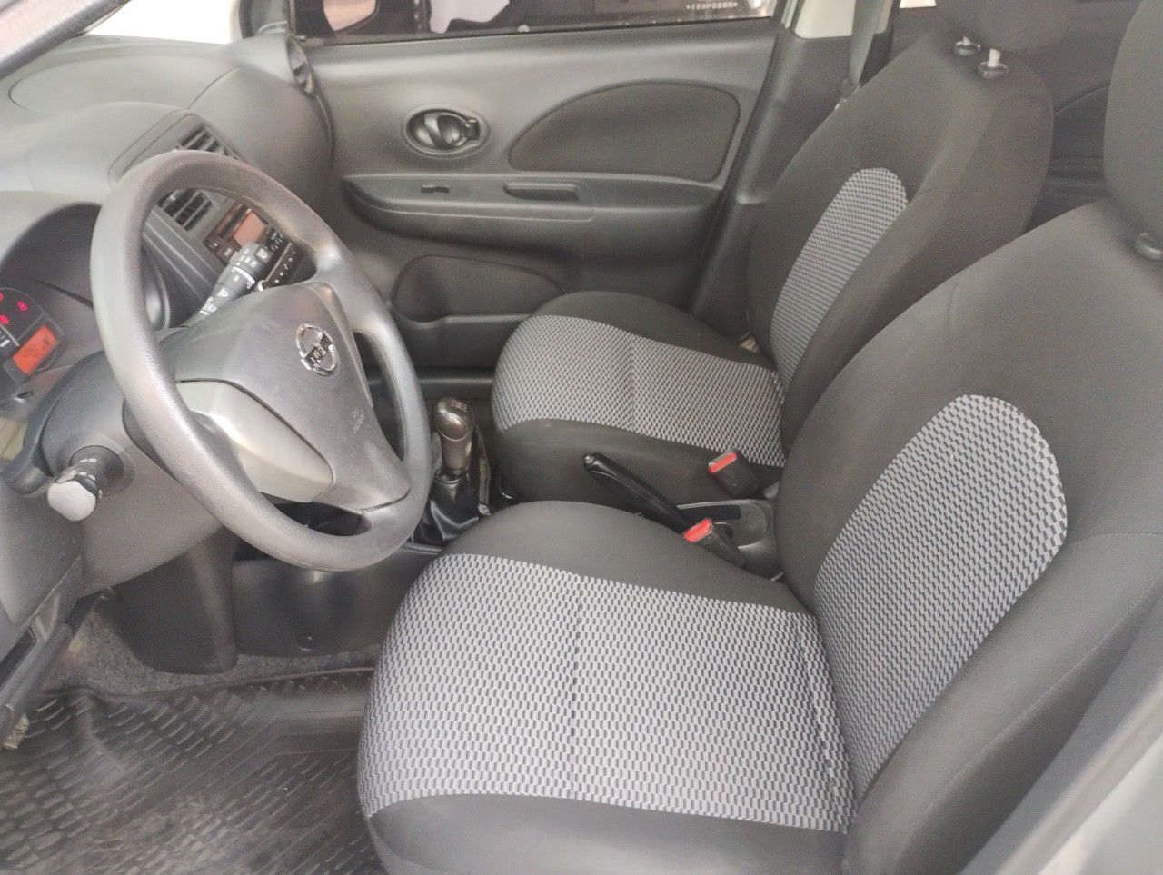 Nissan March Usado en Mendoza, deRuedas