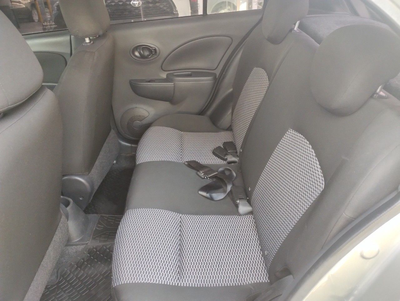Nissan March Usado en Mendoza, deRuedas