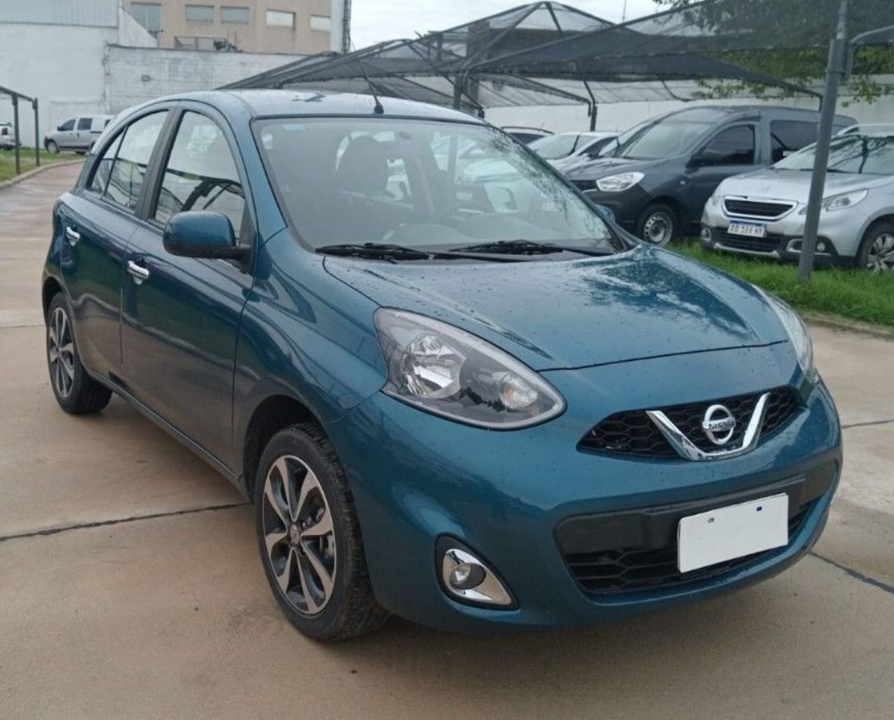 Nissan March Usado en Córdoba, deRuedas