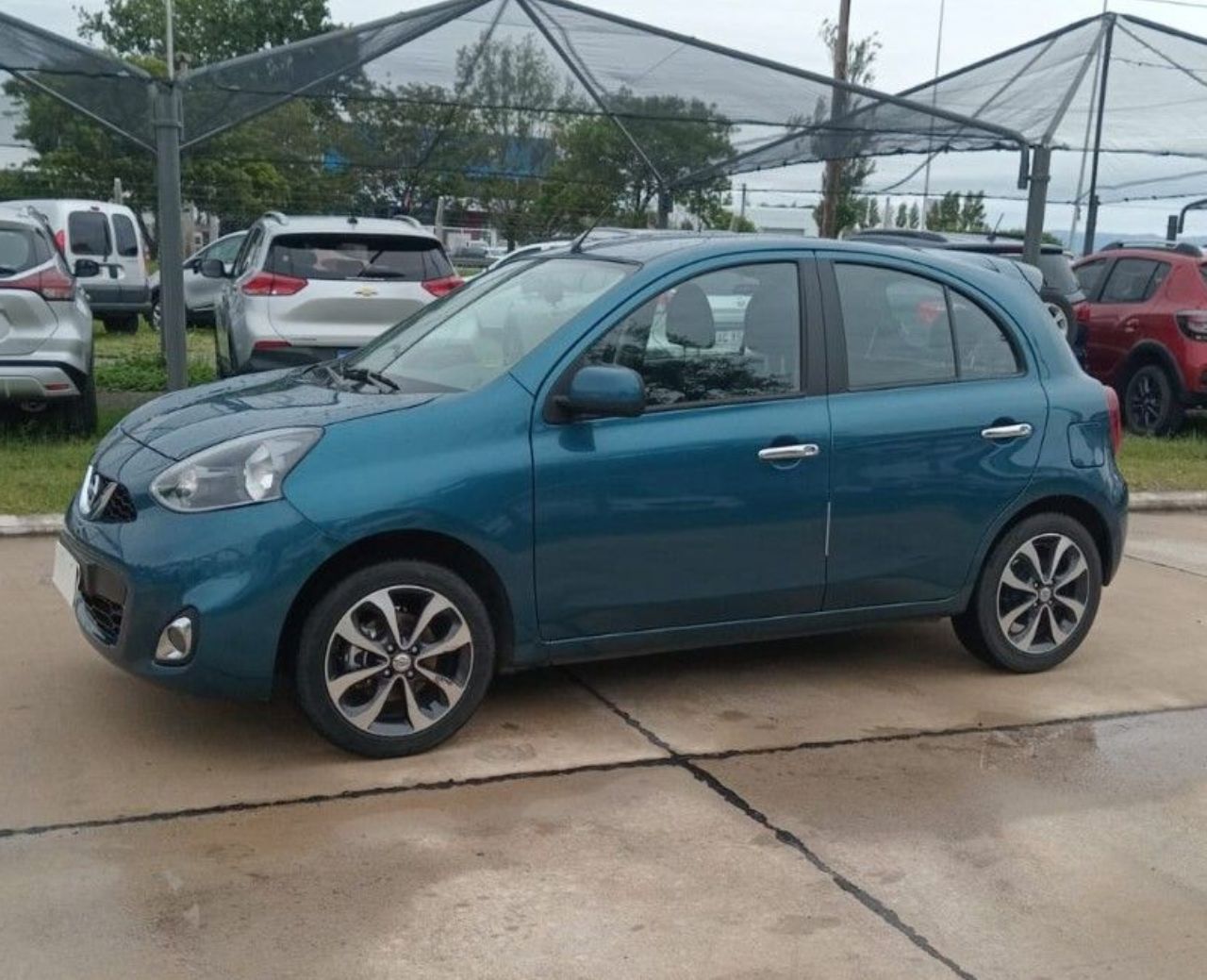 Nissan March Usado en Córdoba, deRuedas