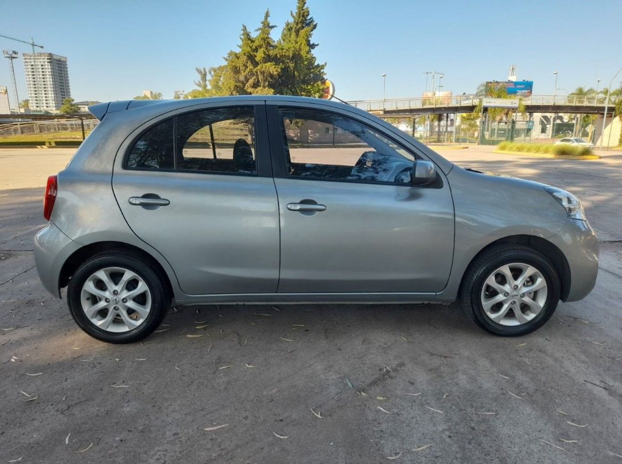 Nissan March Usado Financiado en Córdoba, deRuedas