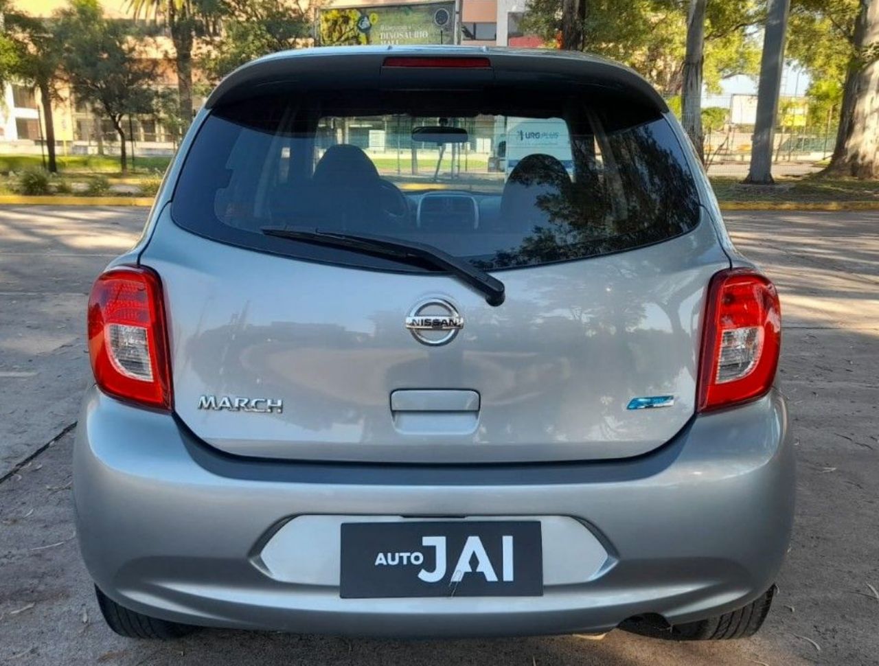 Nissan March Usado Financiado en Córdoba, deRuedas