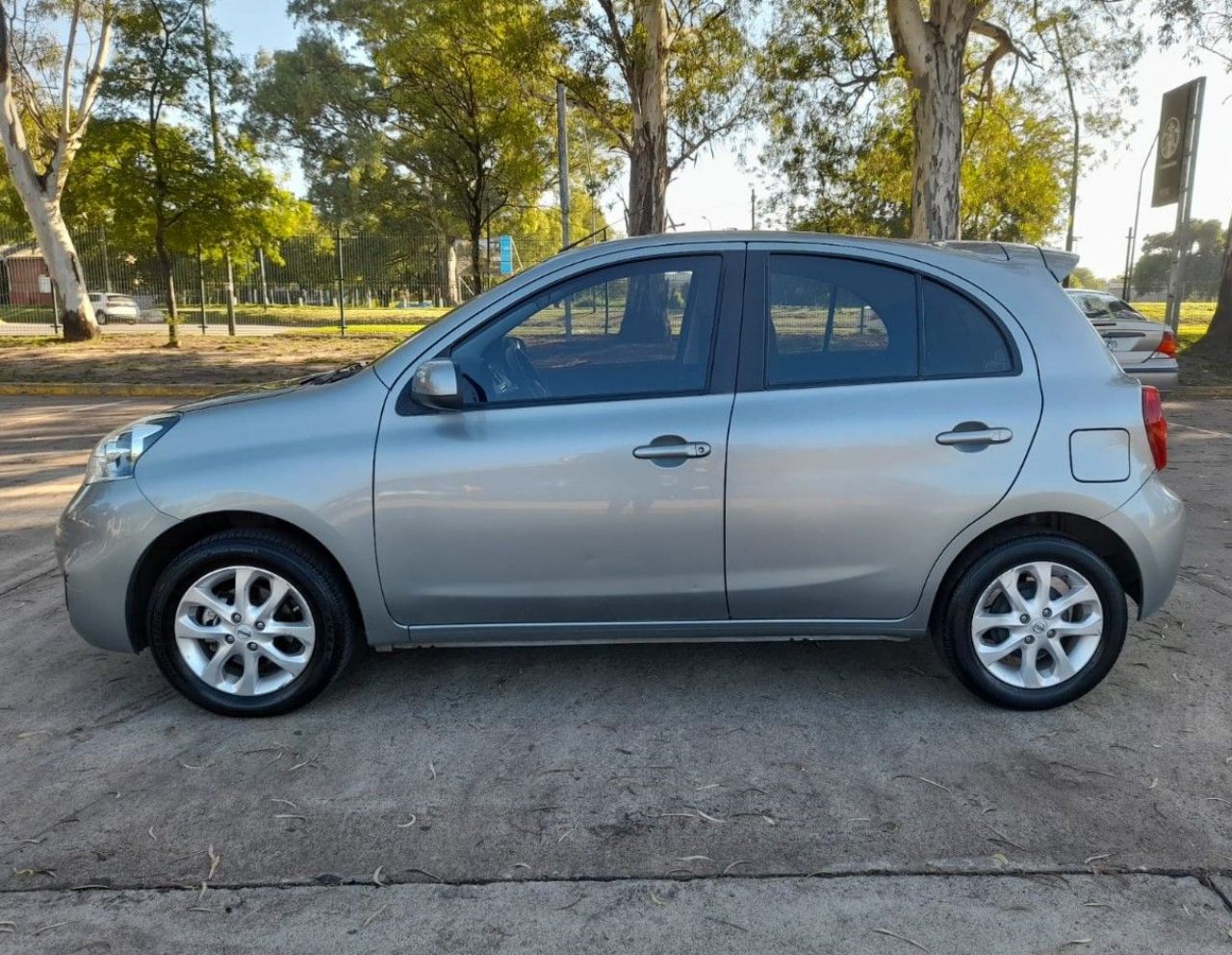 Nissan March Usado Financiado en Córdoba, deRuedas
