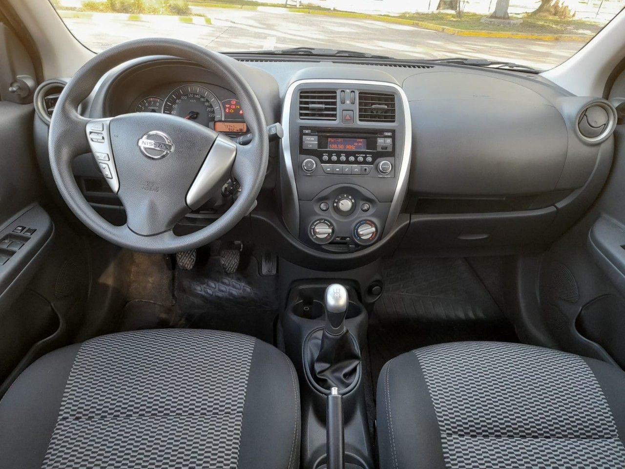Nissan March Usado Financiado en Córdoba, deRuedas