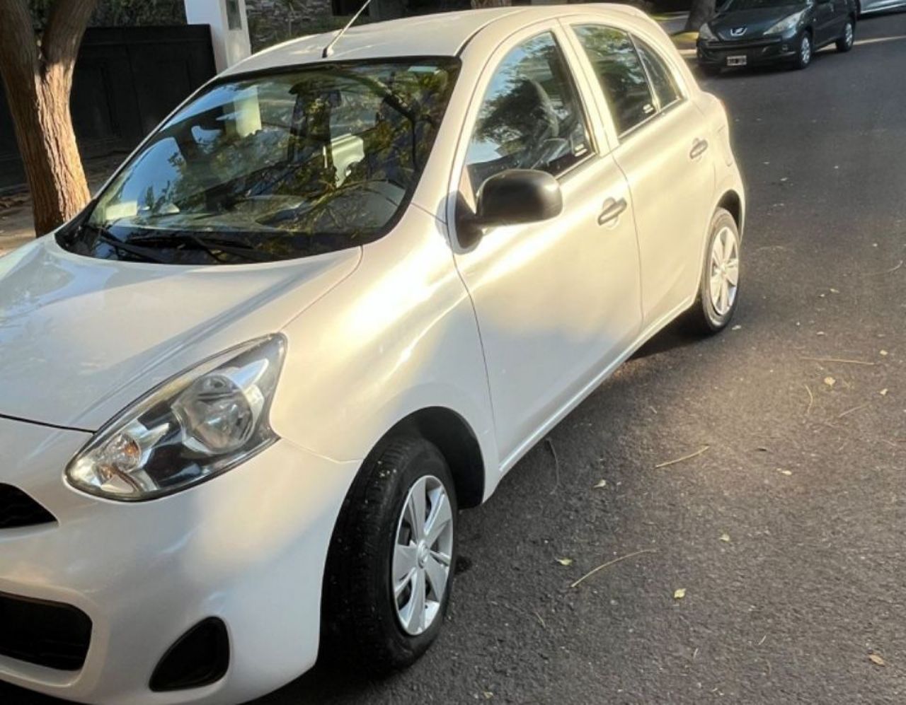 Nissan March Usado en Mendoza, deRuedas
