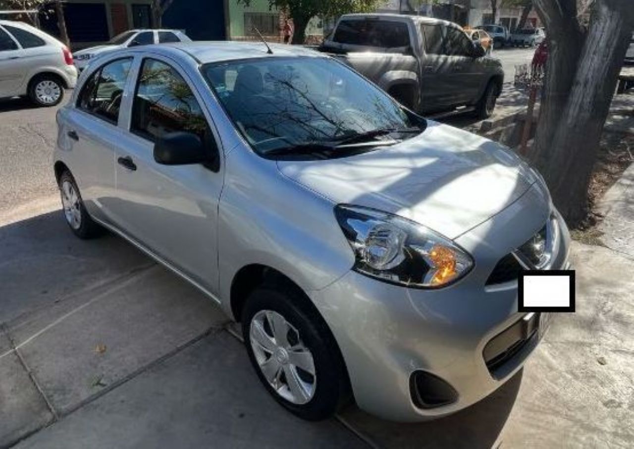 Nissan March Usado en Mendoza, deRuedas