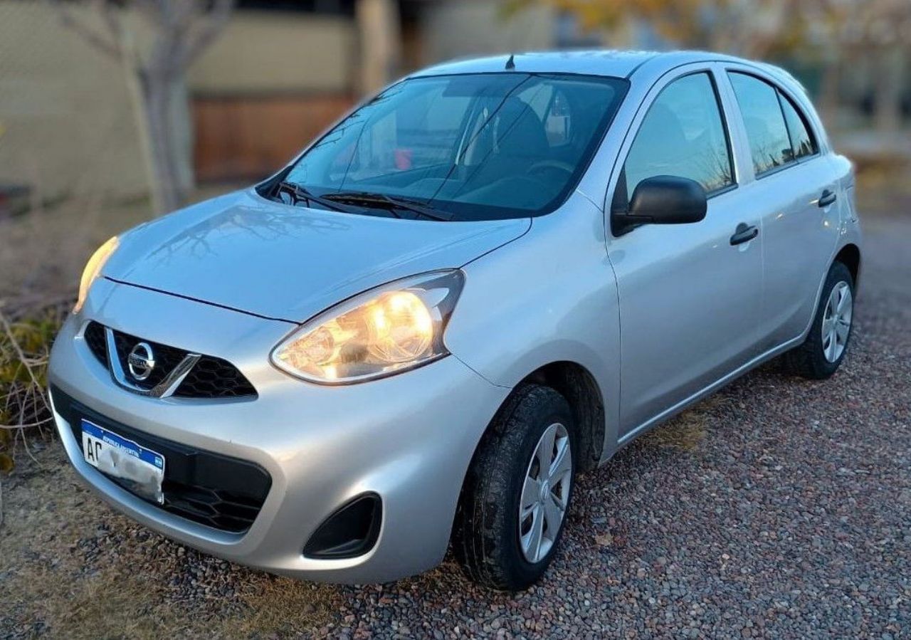 Nissan March Usado en Mendoza, deRuedas