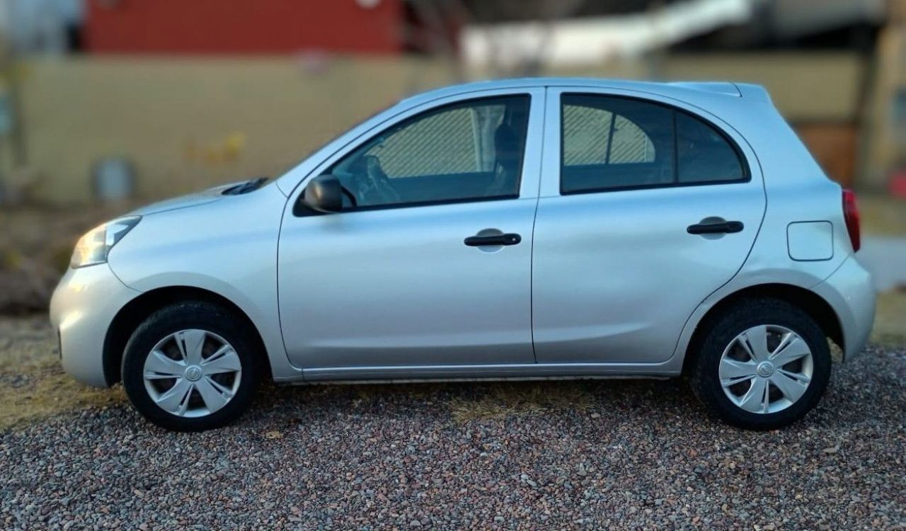 Nissan March Usado en Mendoza, deRuedas