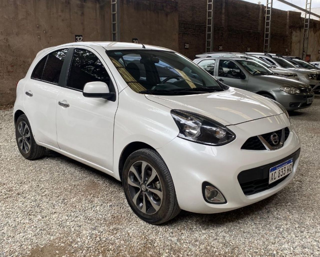 Nissan March Usado Financiado en Córdoba, deRuedas
