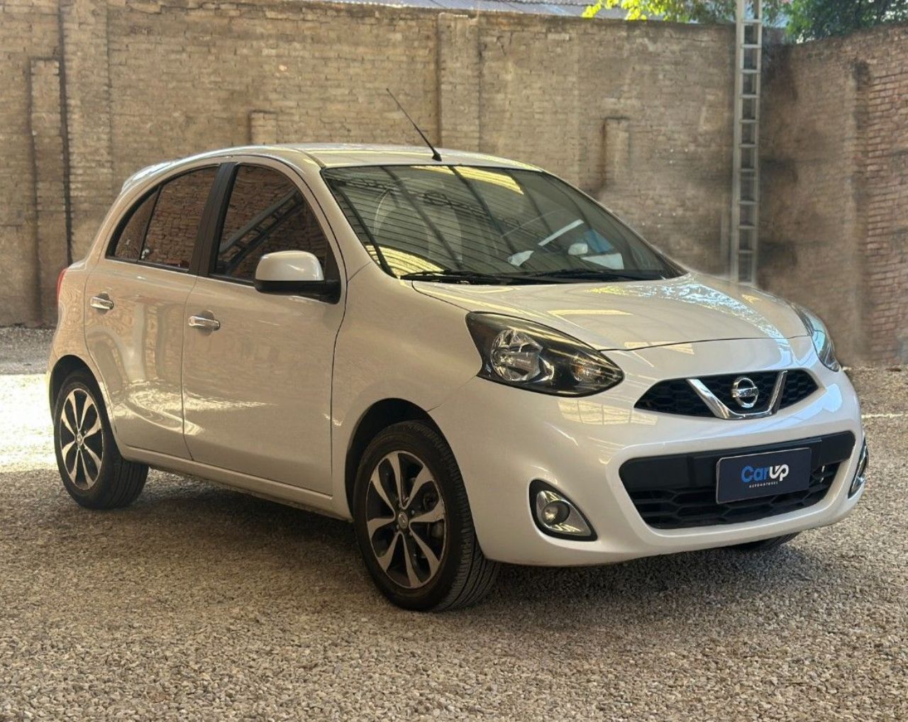 Nissan March Usado Financiado en Córdoba, deRuedas