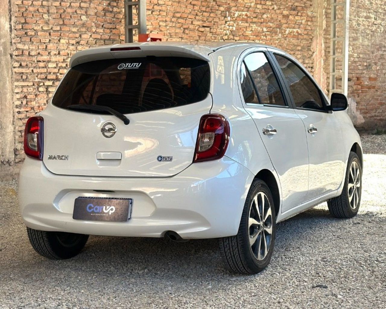 Nissan March Usado Financiado en Córdoba, deRuedas