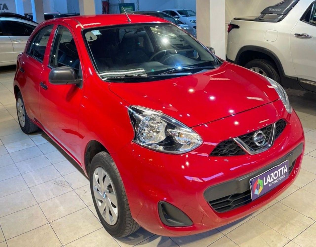 Nissan March Usado Financiado en Córdoba, deRuedas
