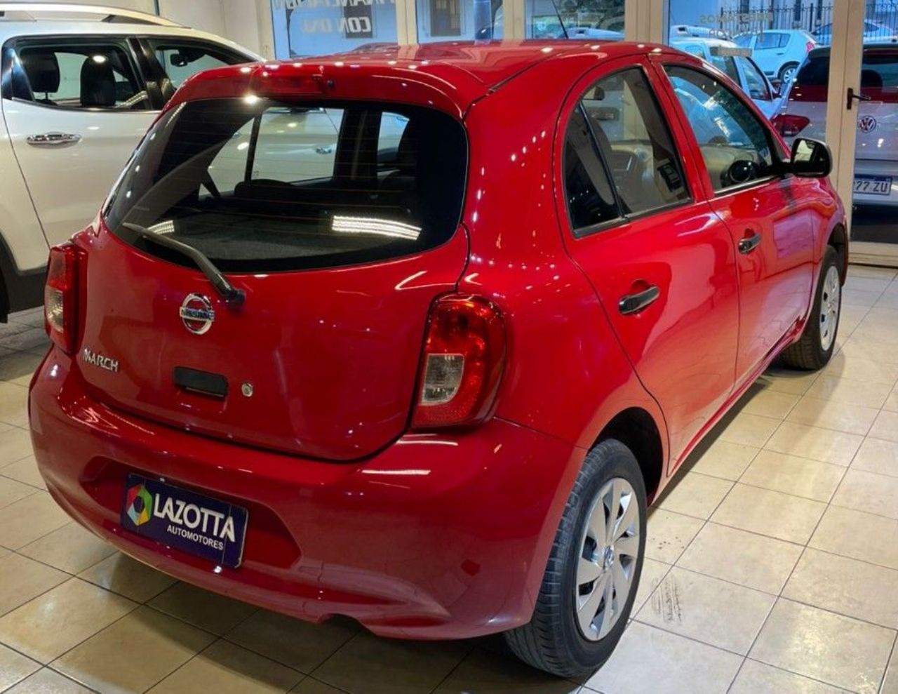 Nissan March Usado Financiado en Córdoba, deRuedas