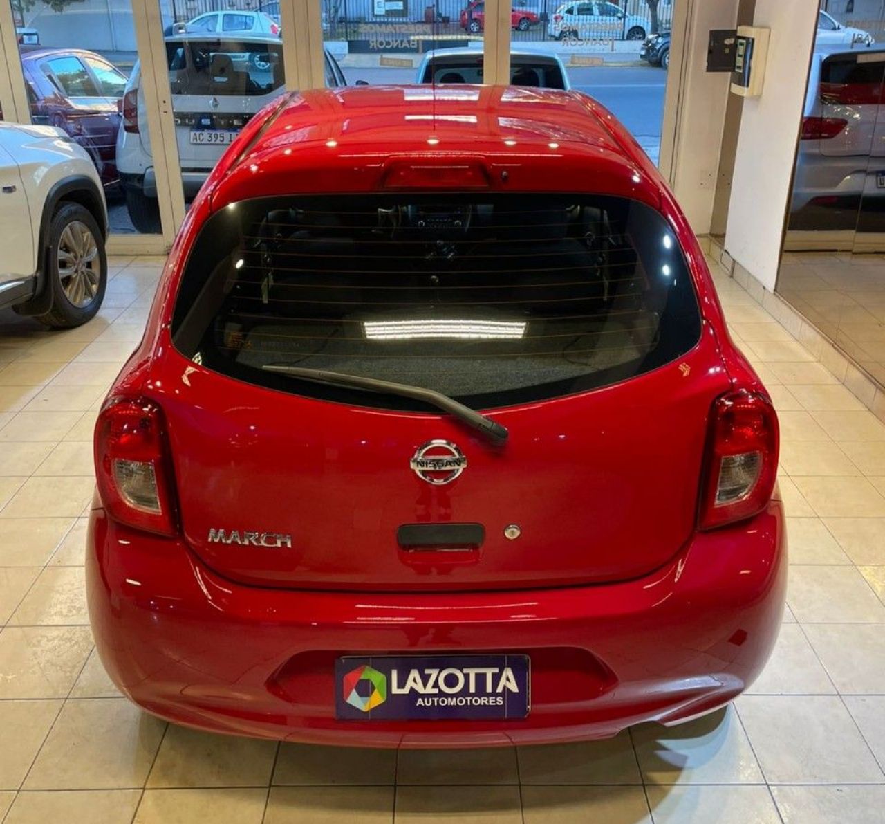 Nissan March Usado Financiado en Córdoba, deRuedas