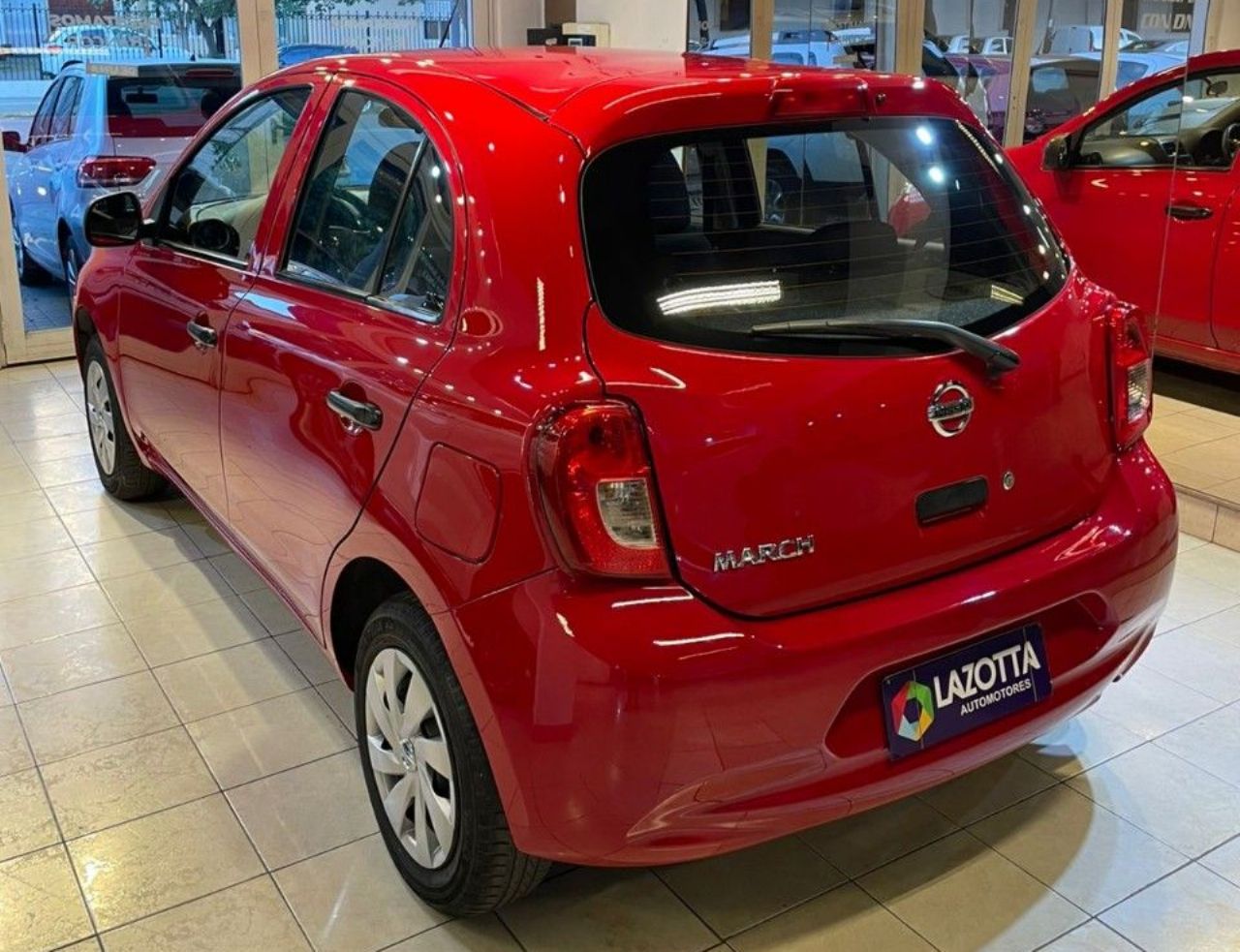 Nissan March Usado Financiado en Córdoba, deRuedas