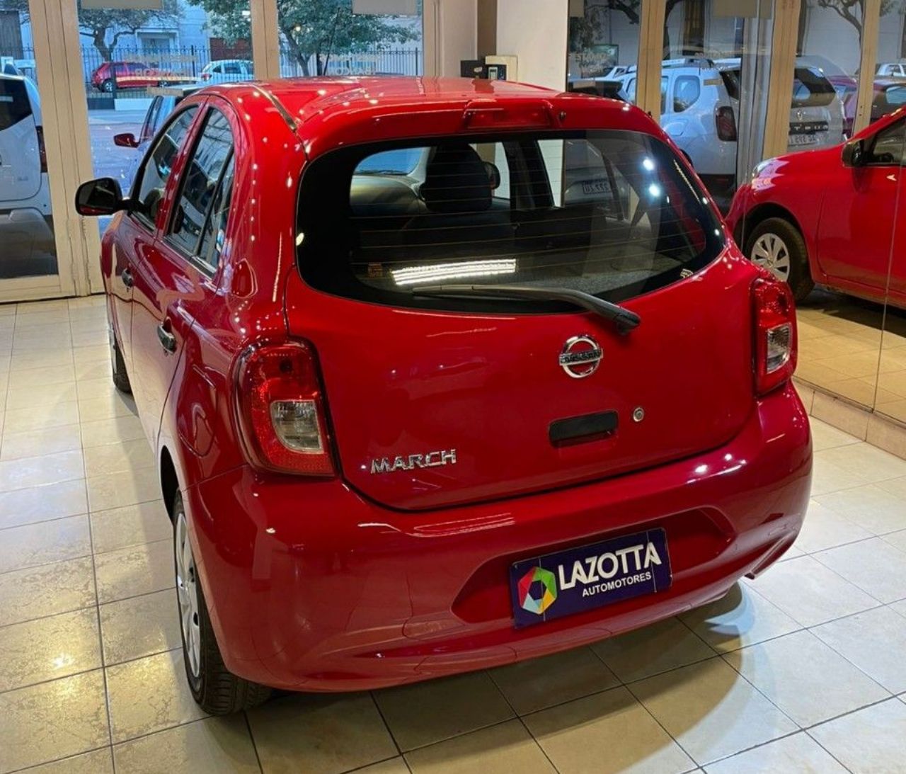 Nissan March Usado Financiado en Córdoba, deRuedas