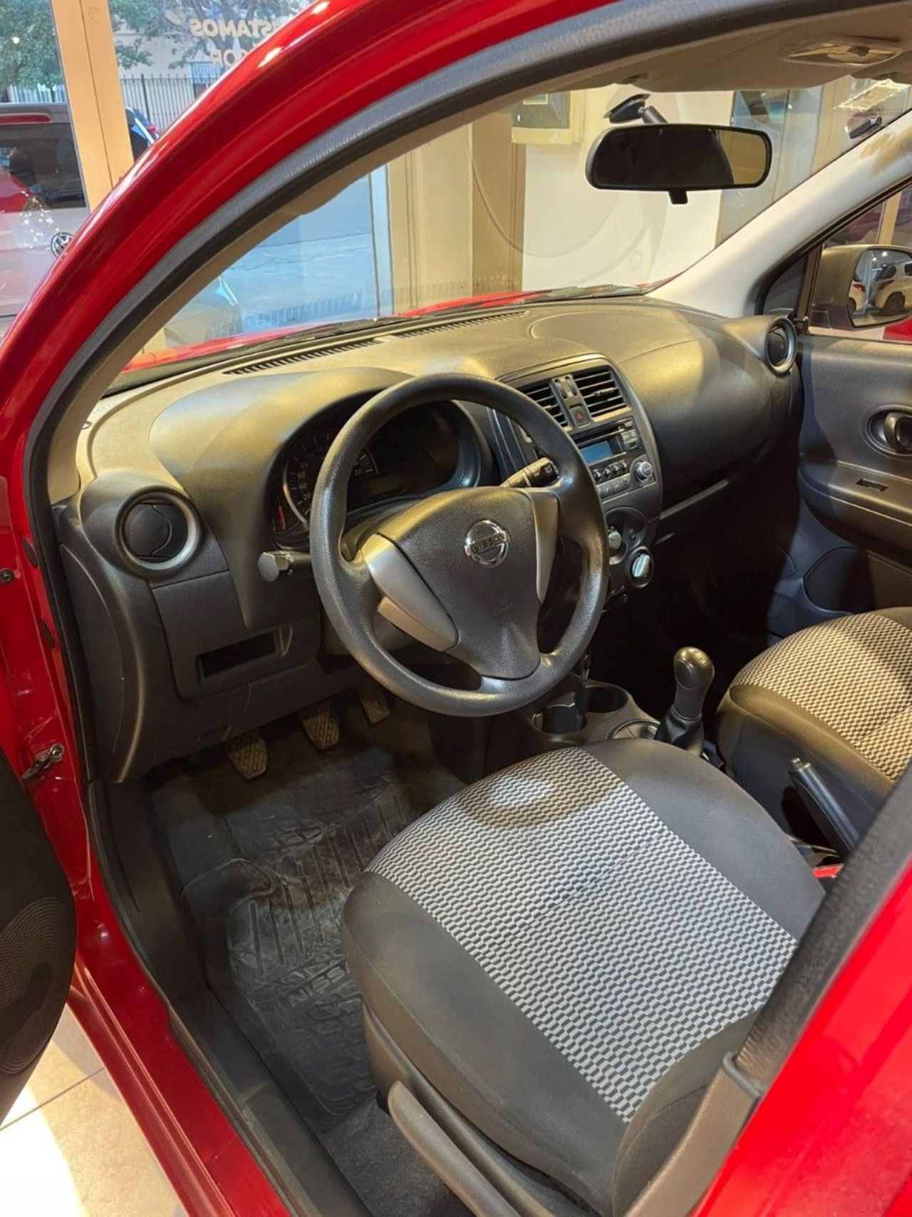 Nissan March Usado Financiado en Córdoba, deRuedas