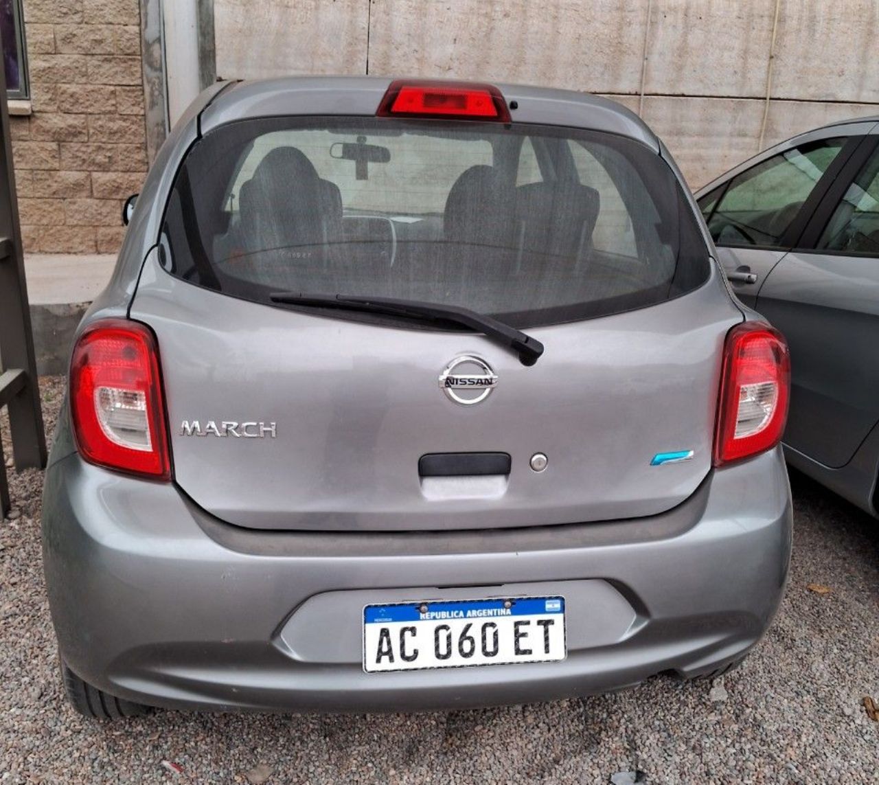 Nissan March Usado en Mendoza, deRuedas