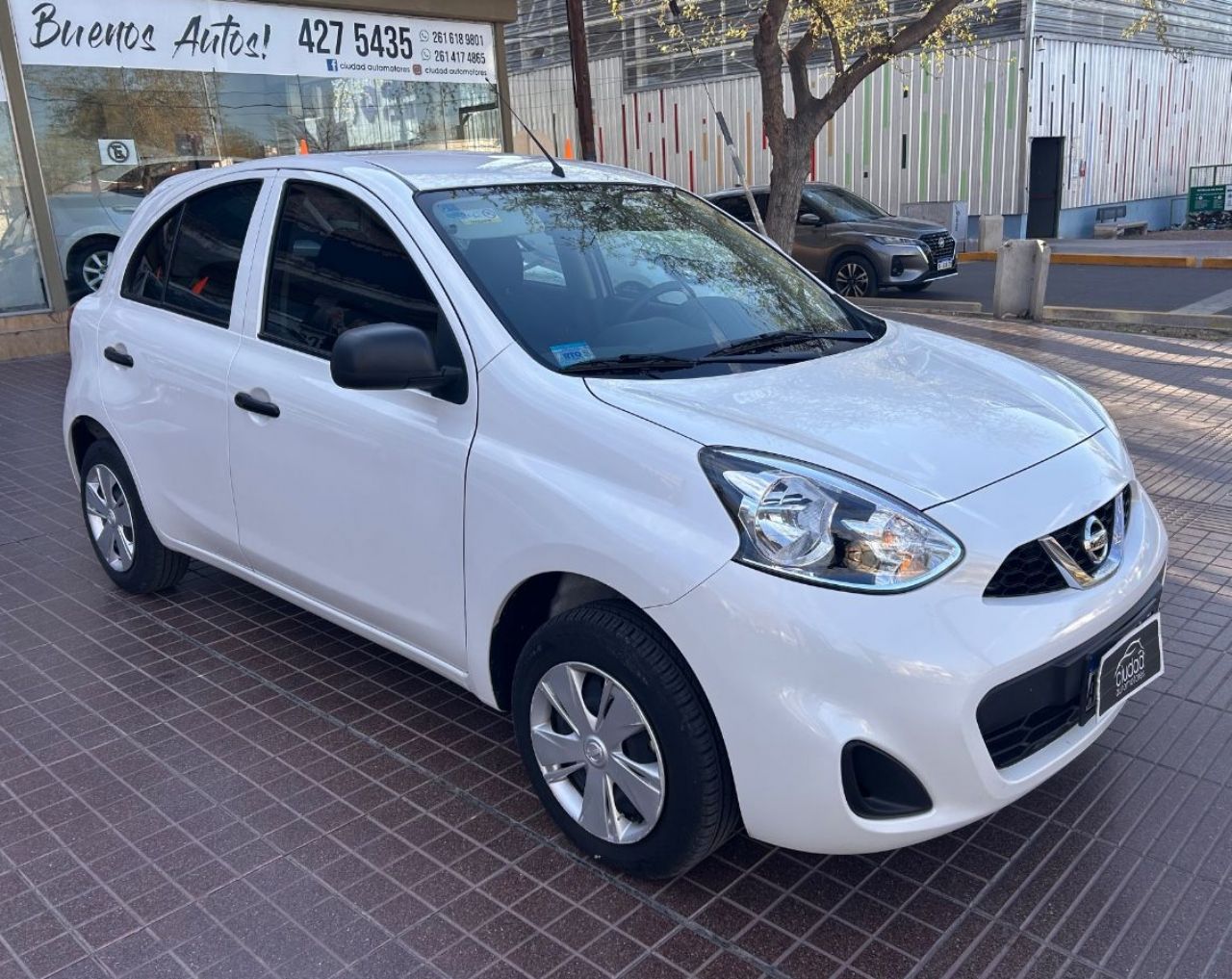 Nissan March Usado Financiado en Mendoza, deRuedas