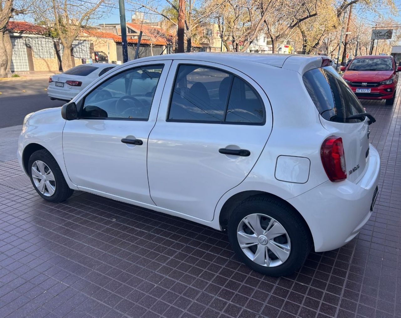 Nissan March Usado Financiado en Mendoza, deRuedas