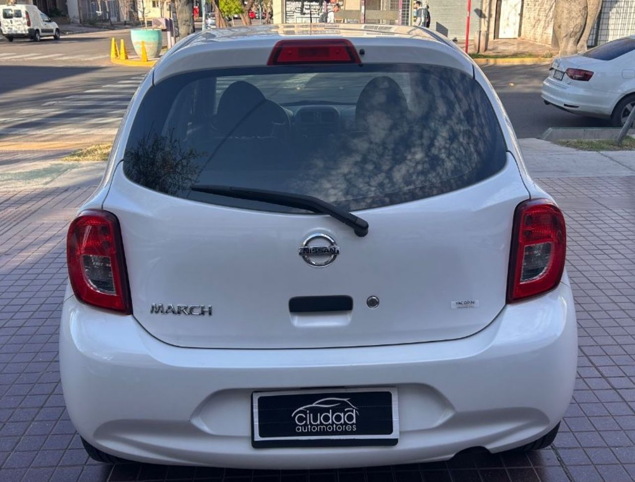 Nissan March Usado Financiado en Mendoza, deRuedas
