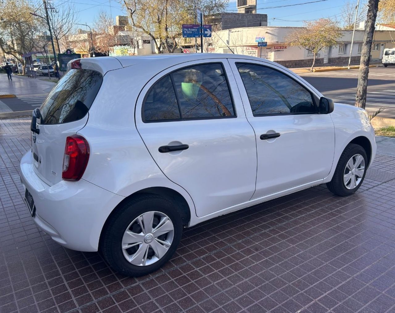 Nissan March Usado Financiado en Mendoza, deRuedas