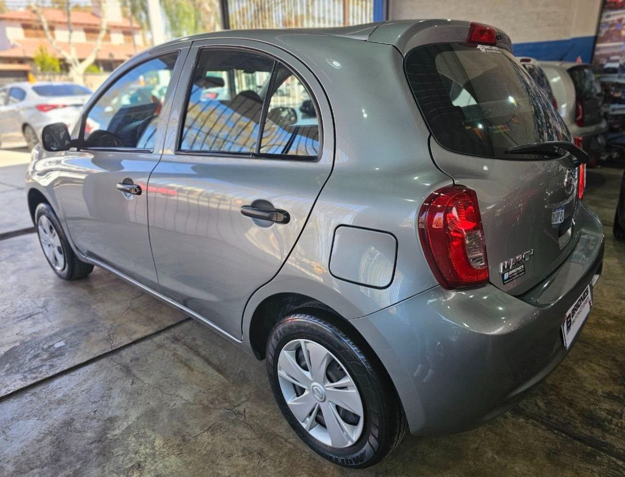 Nissan March Usado en Mendoza, deRuedas