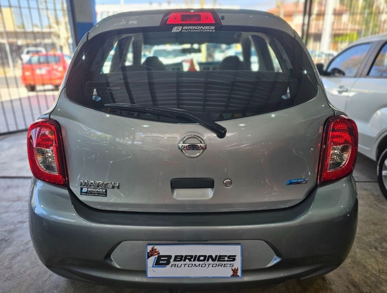 Nissan March Usado en Mendoza, deRuedas