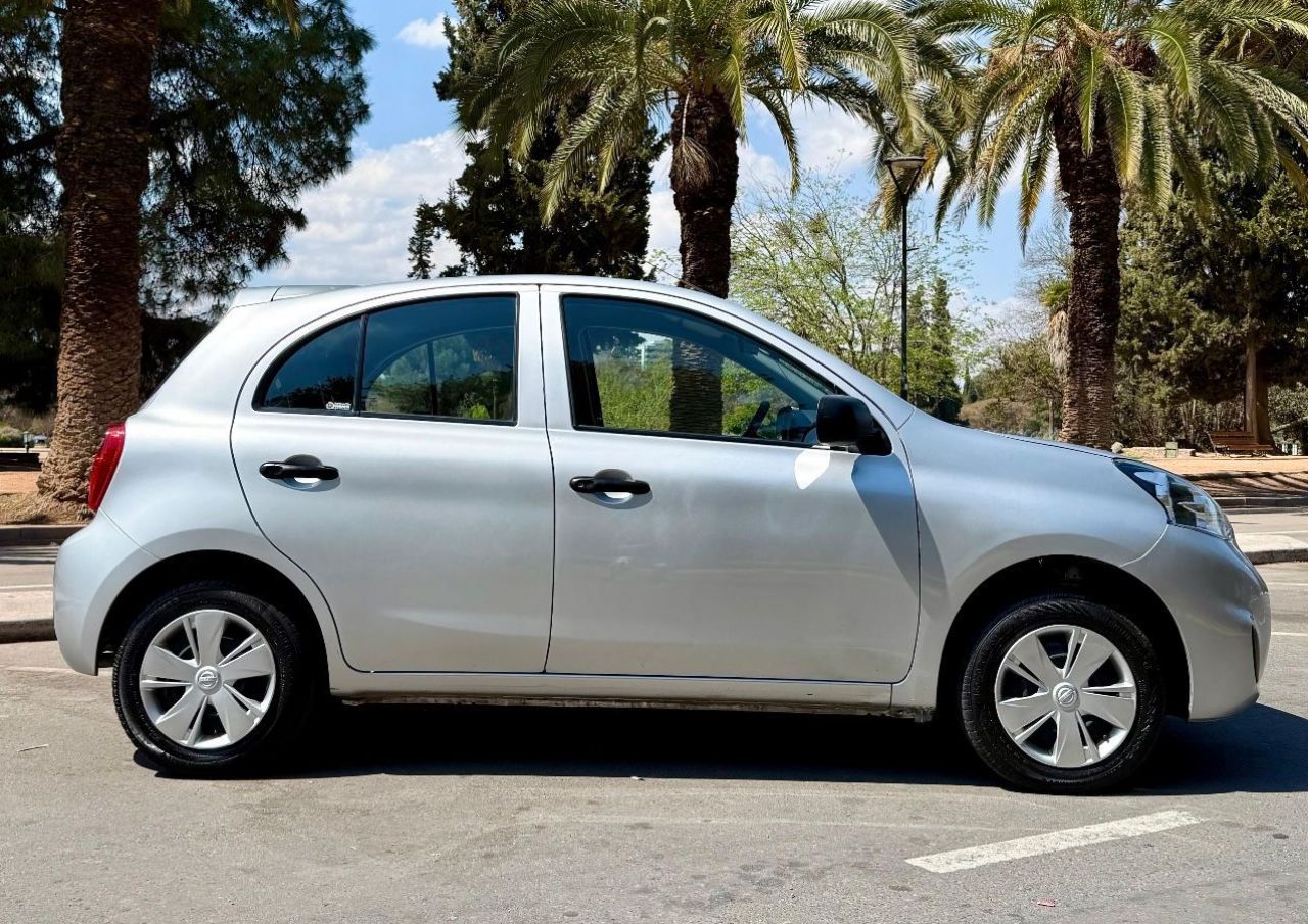 Nissan March Usado Financiado en Mendoza, deRuedas
