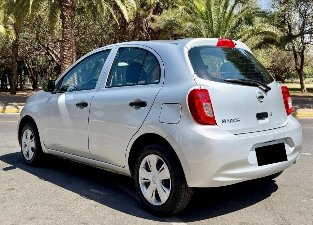 Nissan March Usado Financiado en Mendoza, deRuedas